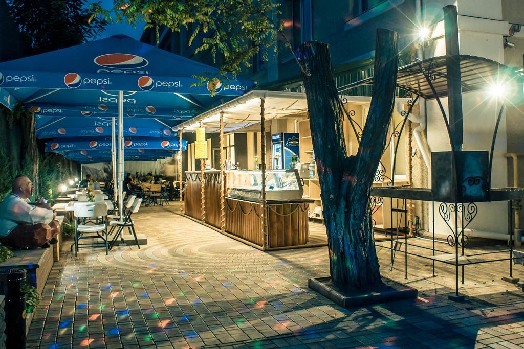 Karavella Hotel Mykolaiv Eksteriør billede